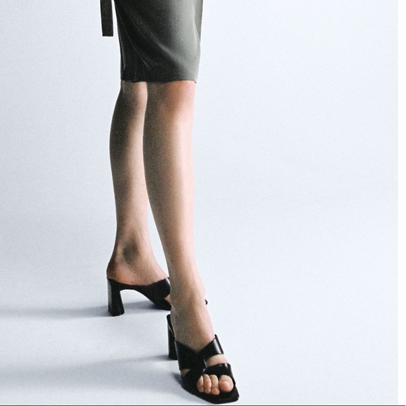 Zara block heel leather sandals with 3 inch heel. Black. Size 42 - Picture 3 of 6